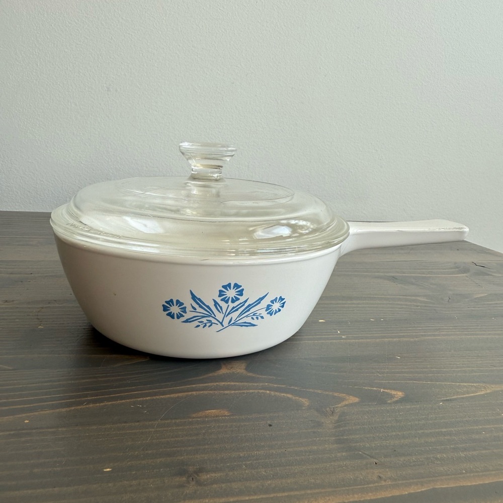 Vintage Corningware sauce pot & lid
Cornflower pattern